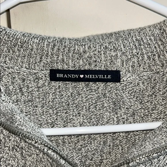 🌚Brandy Melville Gray Cropped Sweater - Picture 2 of 5